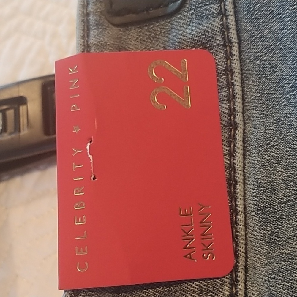 Forever 21 Celebrity Pink Skinny Distressed Raw Hem Ankle Jeans sz plus 22 - Picture 12 of 15